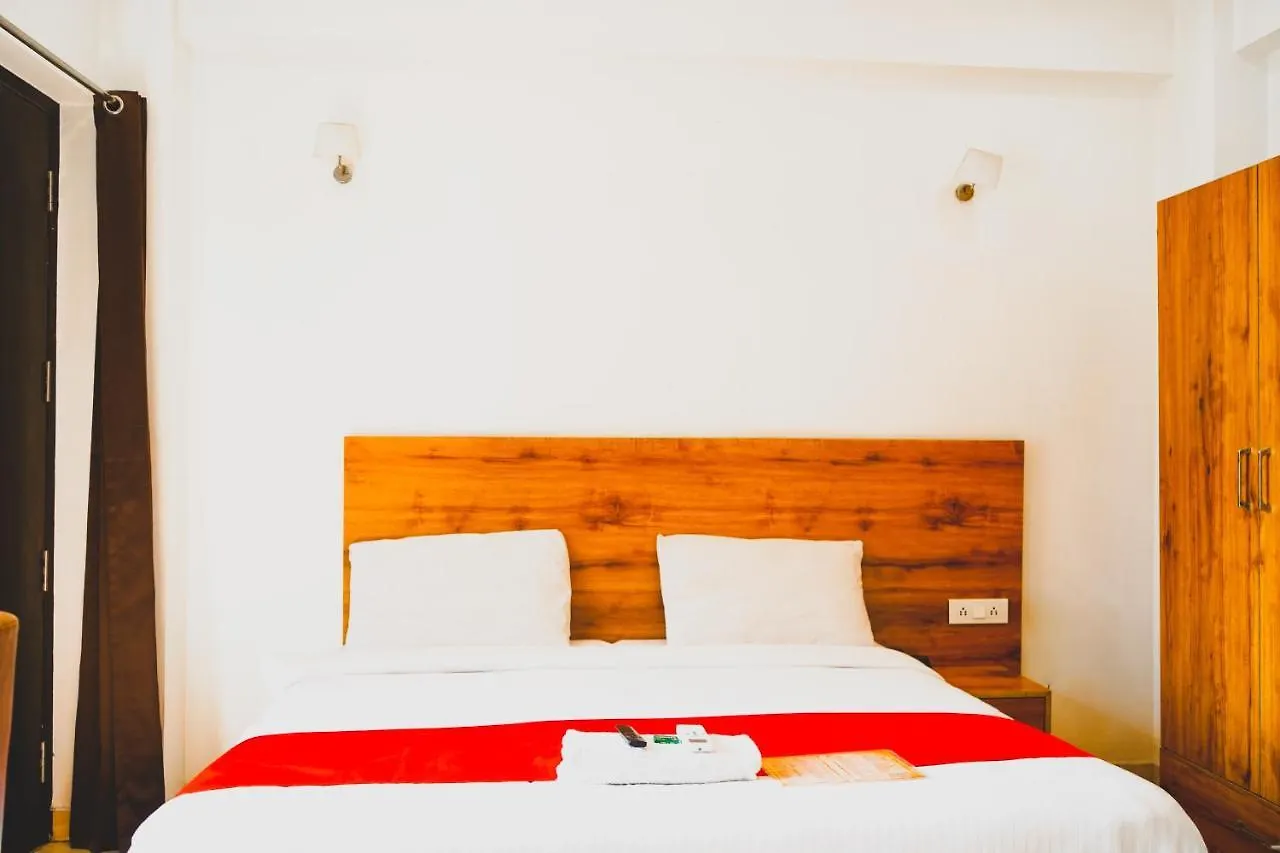 Hotel Habitat 구르가온